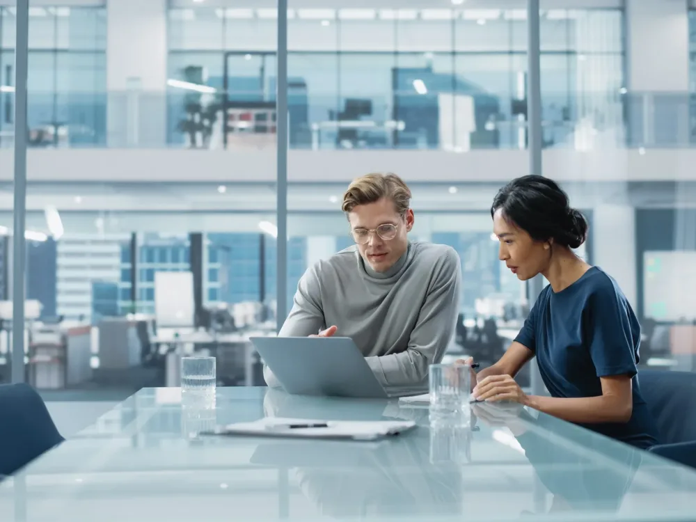 Entrepreneurs collaborating during a consultation