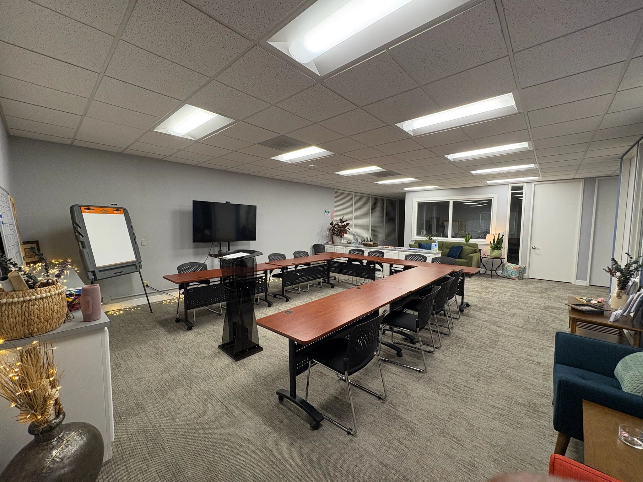 U-shaped meeting room with wall display — Sacramento meeting room rental